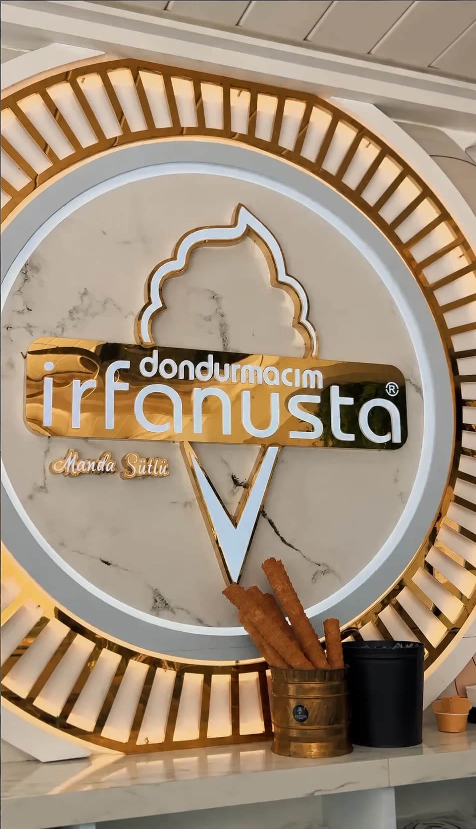 Adını taşıyan iş.